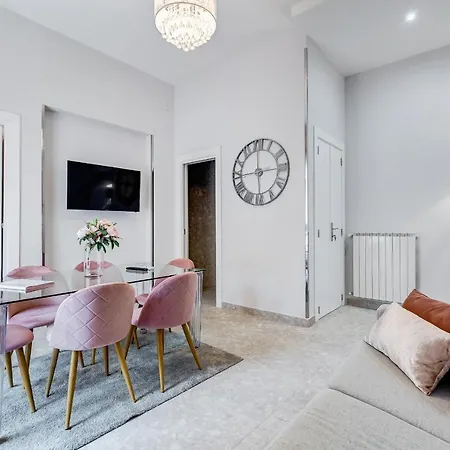 Apartment Trevi Fountain - New! - Your Italian Holidays *